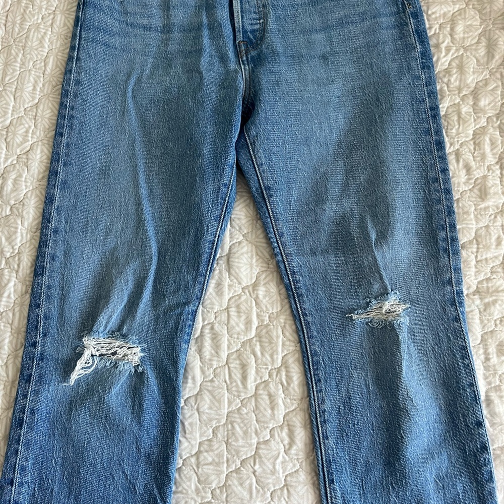 Blue Ripped Levi Jeans - Picture 5 of 5